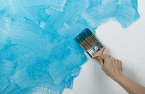 Как покрасить потолок водоэмульсионной краской по побелке: видео инструкция