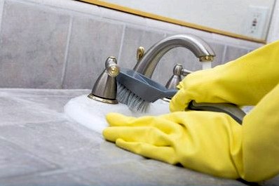 Чистка ванны: чем чистить в домашних условиях от известкового налёта, лучшее средство и народные способы